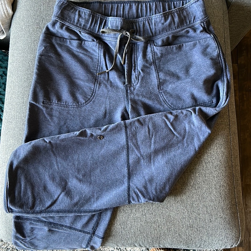 Lululemon Cropped Sweatpants Size 8